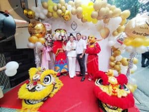 backdrop khai trương có trụ bóng jumbo