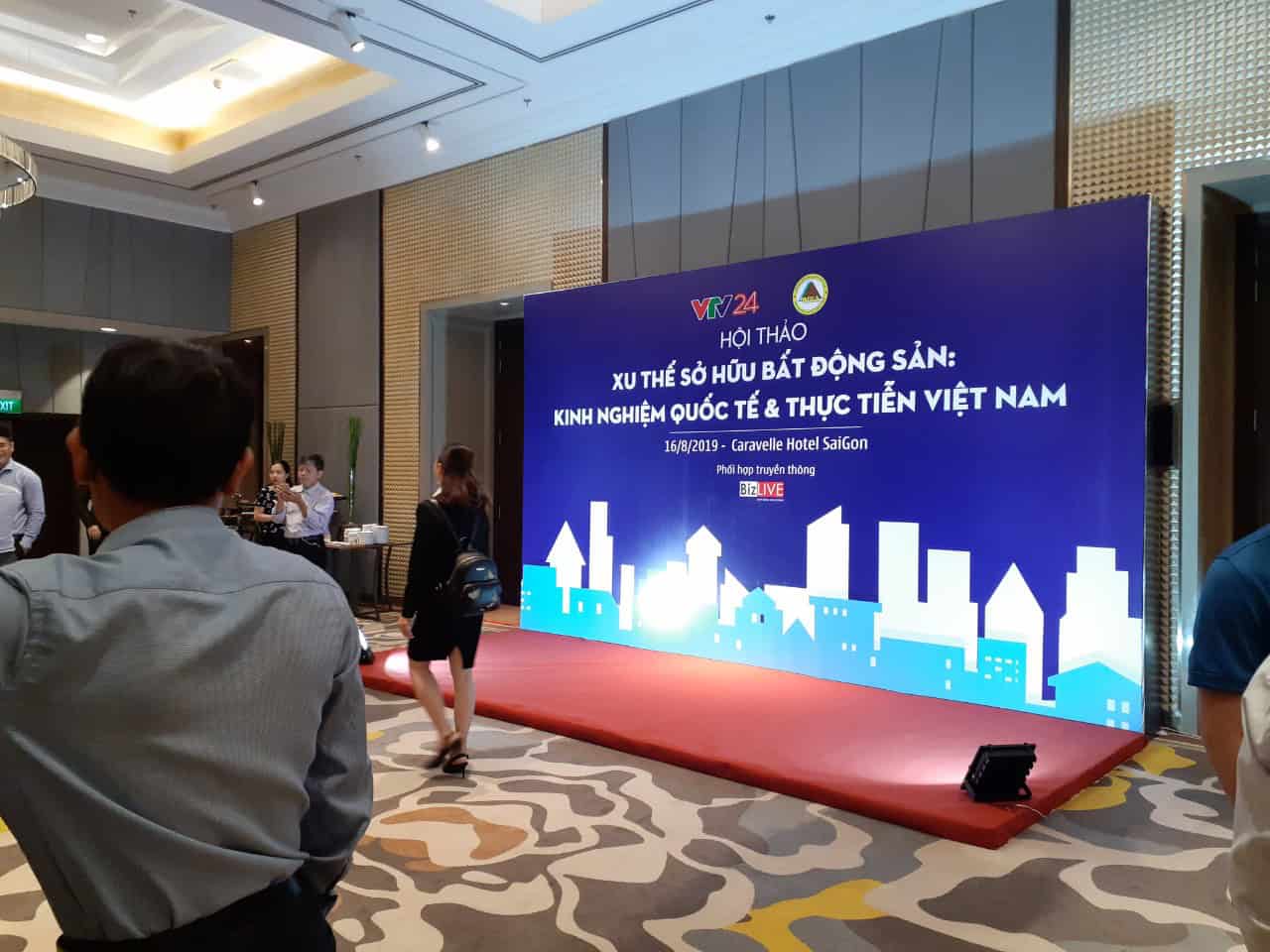 Thi công backdrop giá rẻ