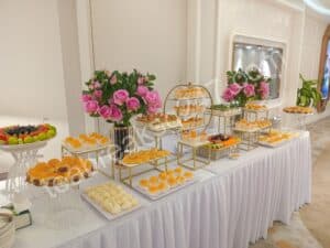 Dịch vụ tổ chức khai trương trọn gói, bao gồm bàn tiệc teabreak, lân sư rồng và MC chuyên nghiệp