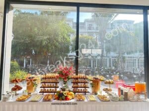 Chi phí khai trương bao gồm tiệc teabreak được setup gọn gàng, phục vụ khách mời tại showroom.