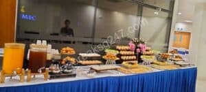 áo giá chi phí khai trương tiệc teabreak cho 50 khách, setup chuyên nghiệp, menu trái cây kết hợp bánh ngọt.