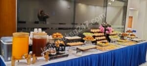 Hình ảnh thực tế bàn teabreak khai trương giá rẻ, chỉ từ 1.800.000đ, trang trí đẹp mắt.