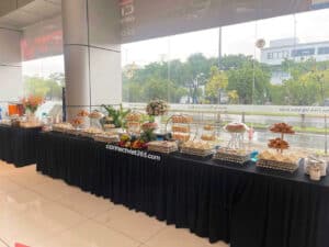 Bàn tiệc teabreak trang trí đơn giản sang trọng