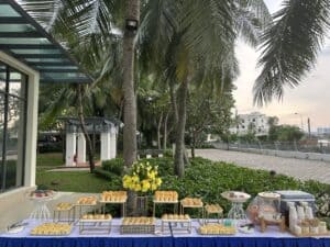 Bàn tiệc teabreak hội nghị setup chuyên nghiệp
