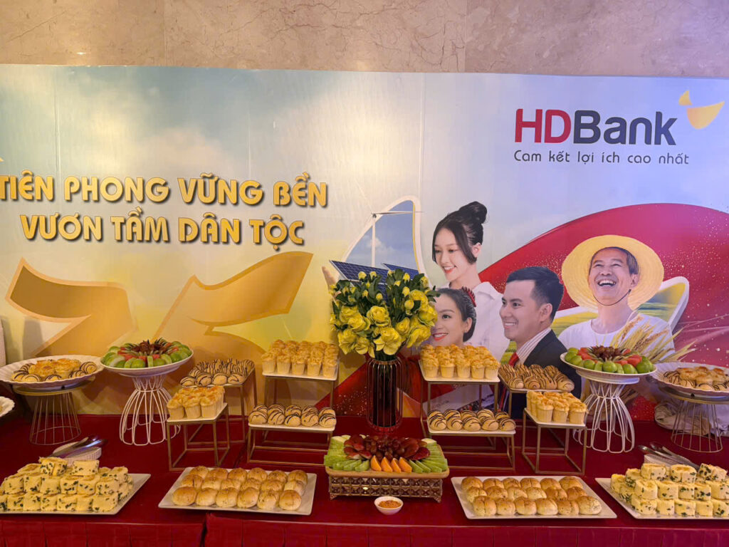 Cho thuê kệ bánh bánh xe vàng đồng và dụng cụ catering tại Phường Bàn Cờ